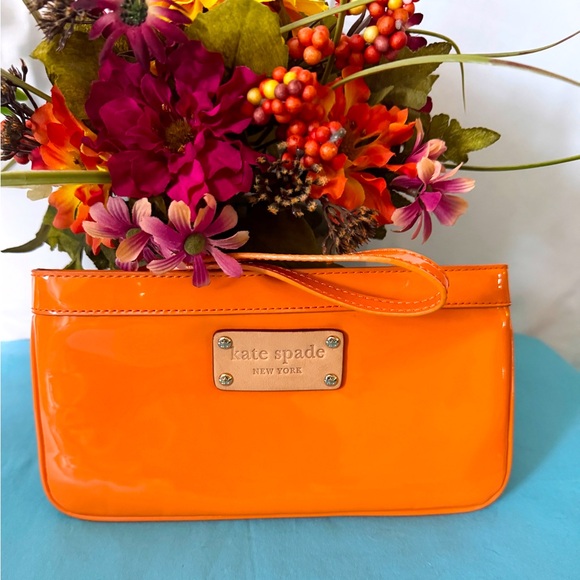 Kate Spade EUC orange patent leather wristlet - Picture 1 of 4